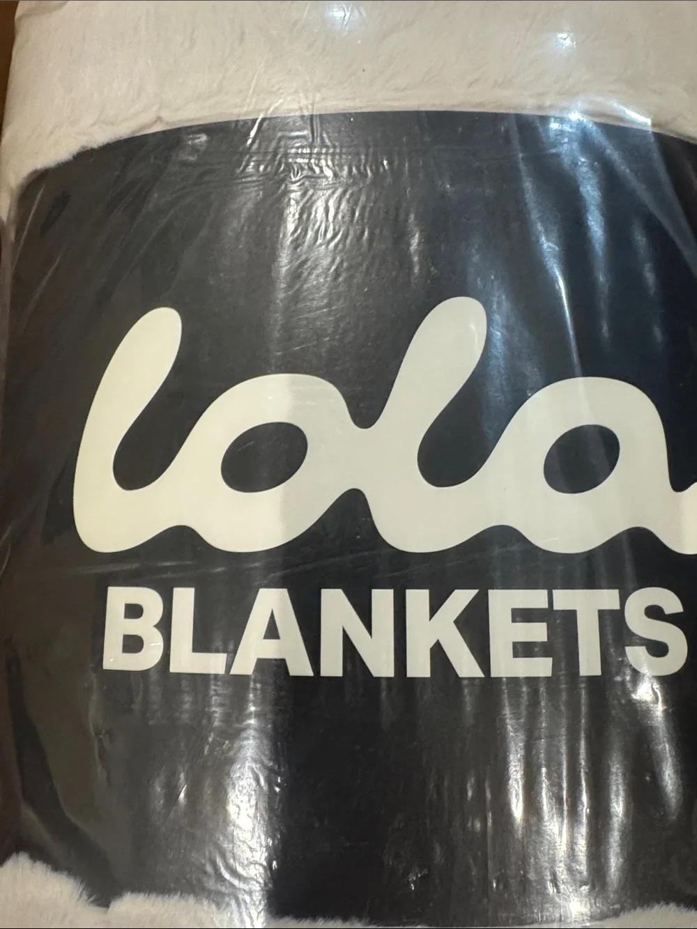 Lola Blankets/Antique Ivory/Size L/Faux fur throw/blanket/NIB! NEW! SEALED!